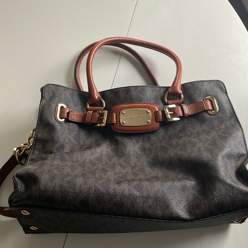 Michael Kors Purse, excellent condition. Smoke free pet free home